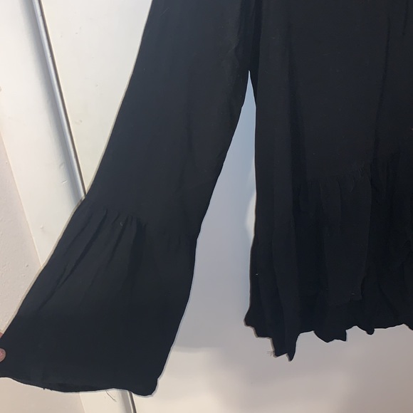 Black bell sleeve peasant style blouse - Picture 2 of 6